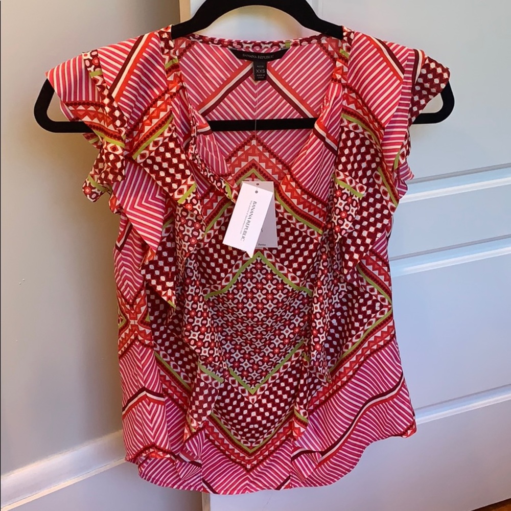 Banana republic sleeveless blouse w/ruffle detail